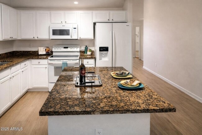 Building Photo - 10465 E Star of the Desert Dr