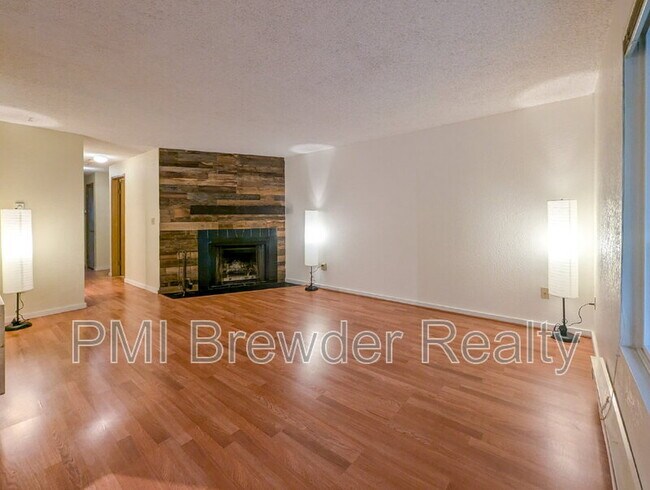 Foto del edificio - 19851 25th Ave NE