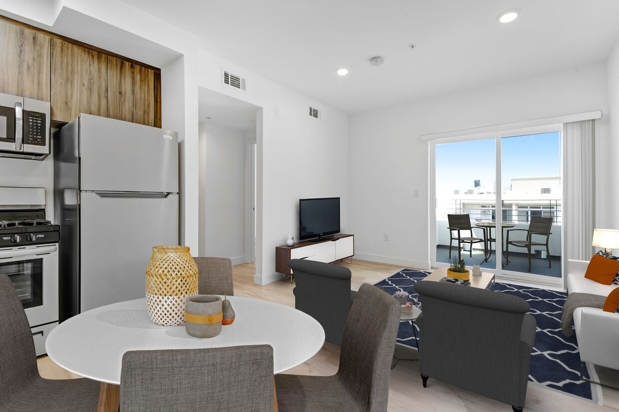 Building Photo - 3057-3067 W. Pico Blvd