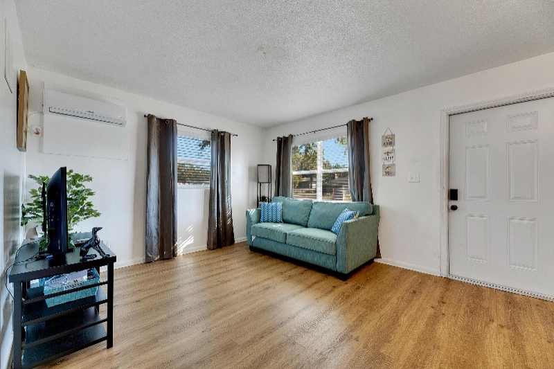 Primary Photo - 4511 W McElroy Ave