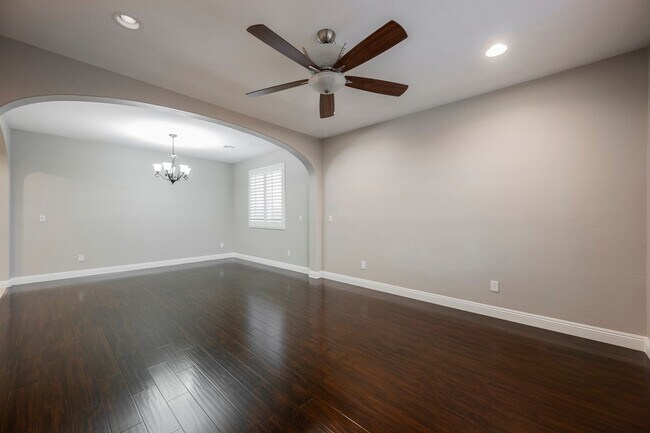 Foto del edificio - Single Story w/ duel primary suites gated ...