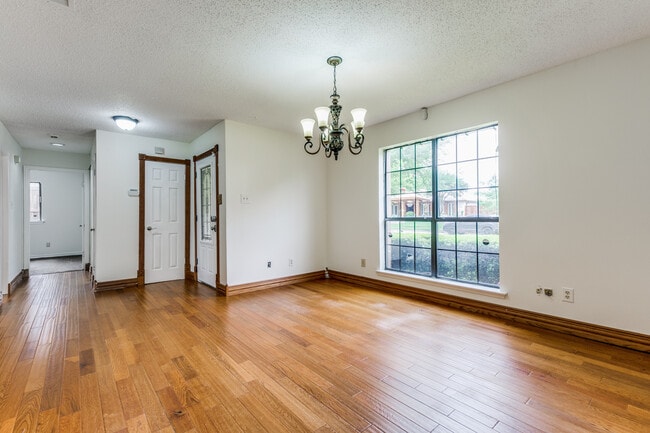 Building Photo - 1607 Heather Glen Ct