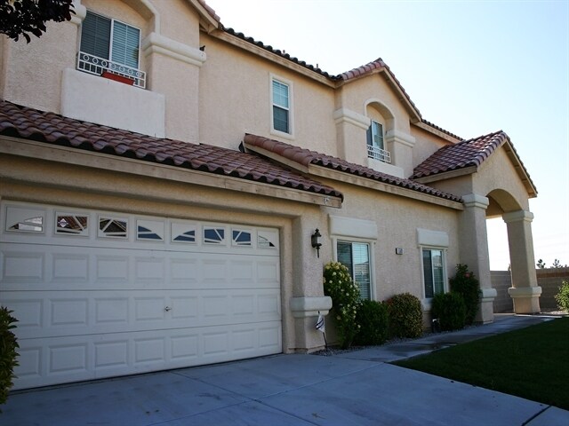 Primary Photo - 5560 Kings Row Court