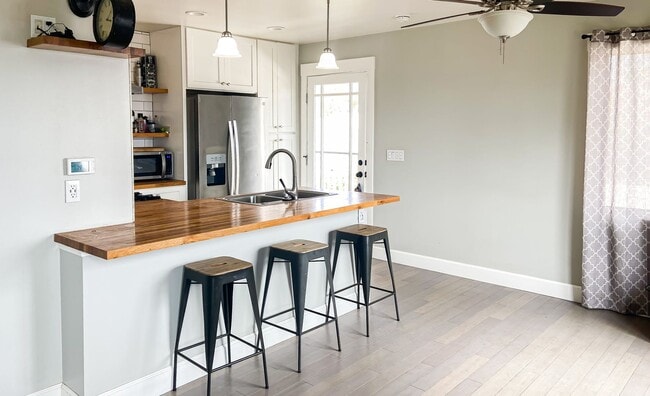 Building Photo - Freeman