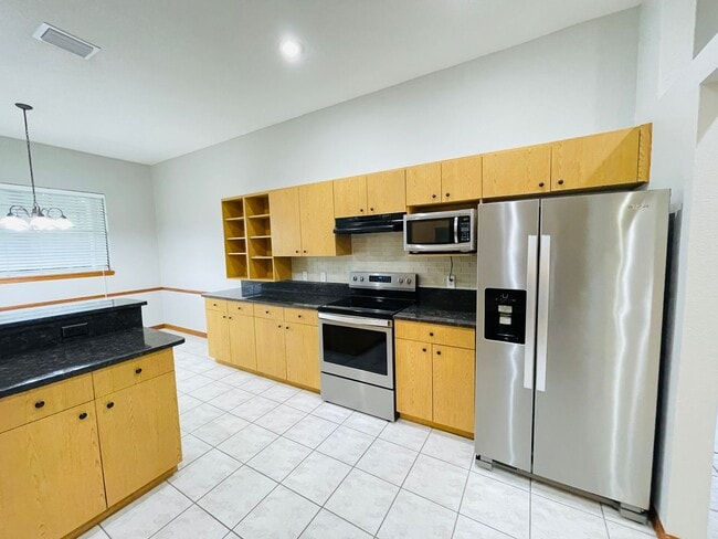 Building Photo - Charming Home in Sunny Slopes – Oviedo, FL