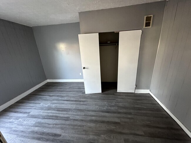 Foto del edificio - 1464 Hudson St