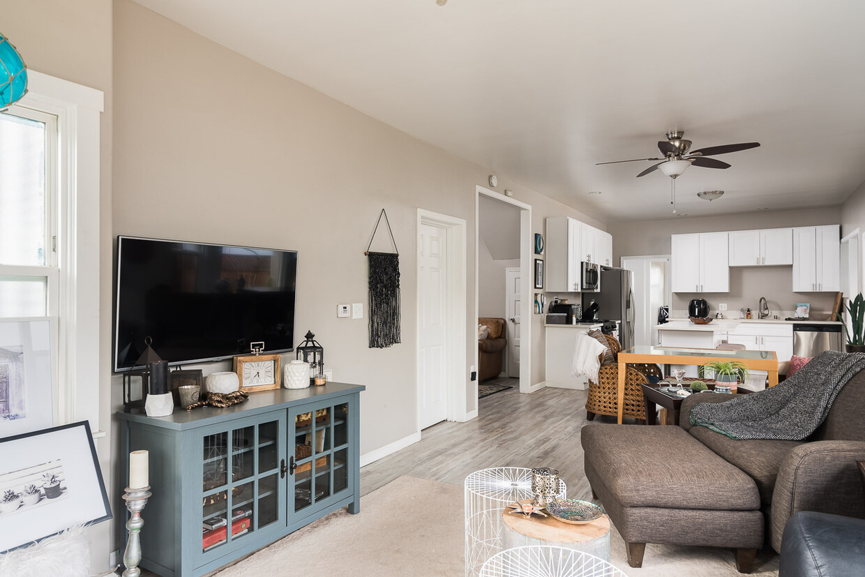 Foto principal - 8368 Allison Ave