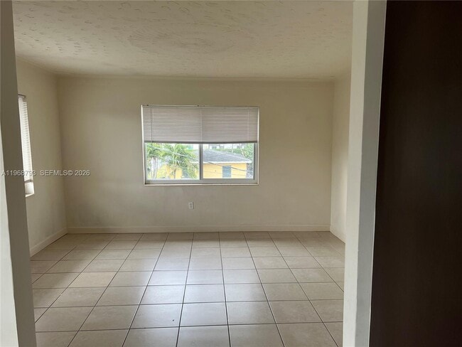Foto del edificio - 890 NW 22nd Ct