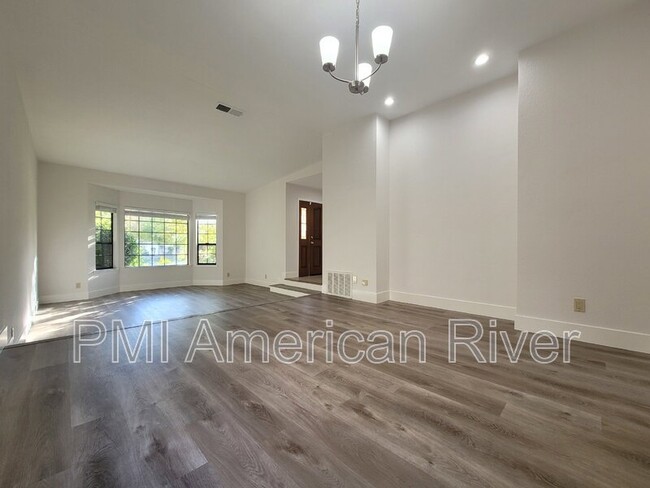 Building Photo - 547 Valim Way