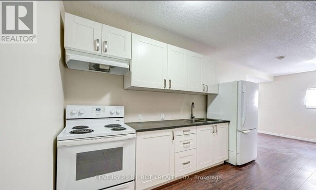 Building Photo - 303 Moffat St