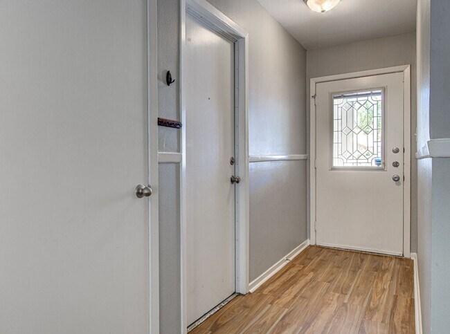Building Photo - Beautifully Maintained Home in Lamplight V...