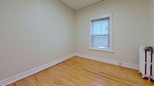 Foto del edificio - 2537 N Farwell Ave