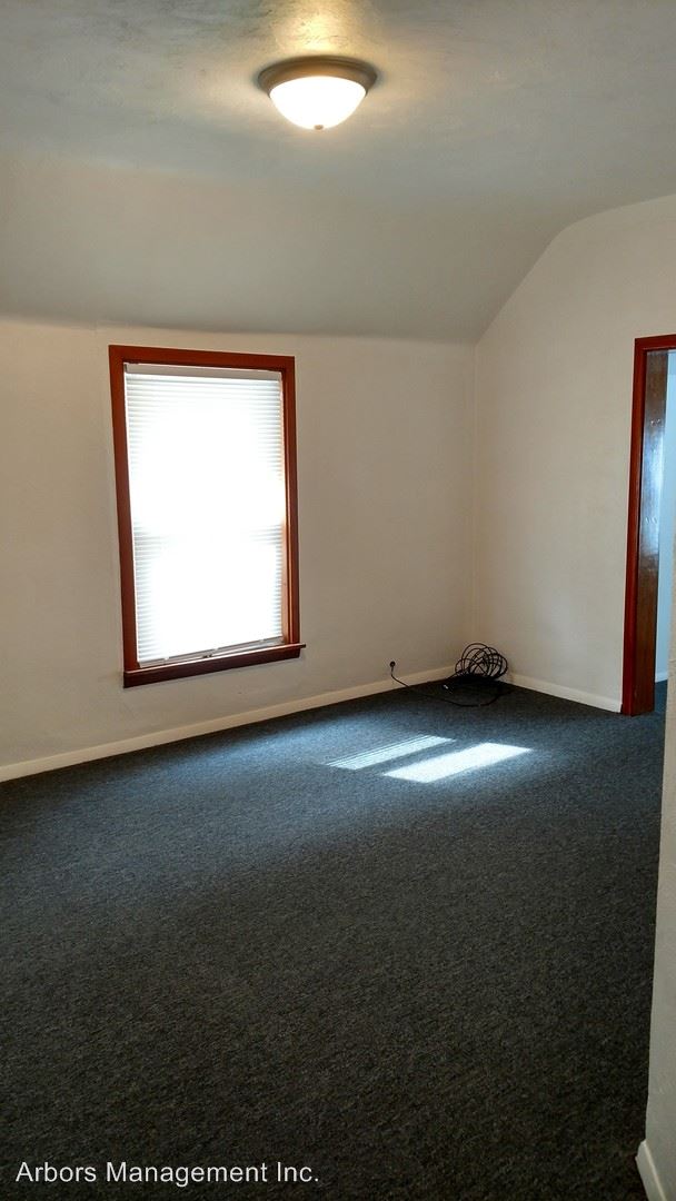 Building Photo - 565 6th St