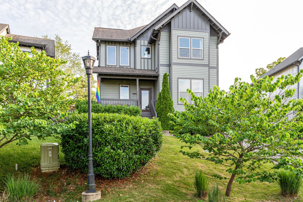 Primary Photo - 2708 Greenside Pl