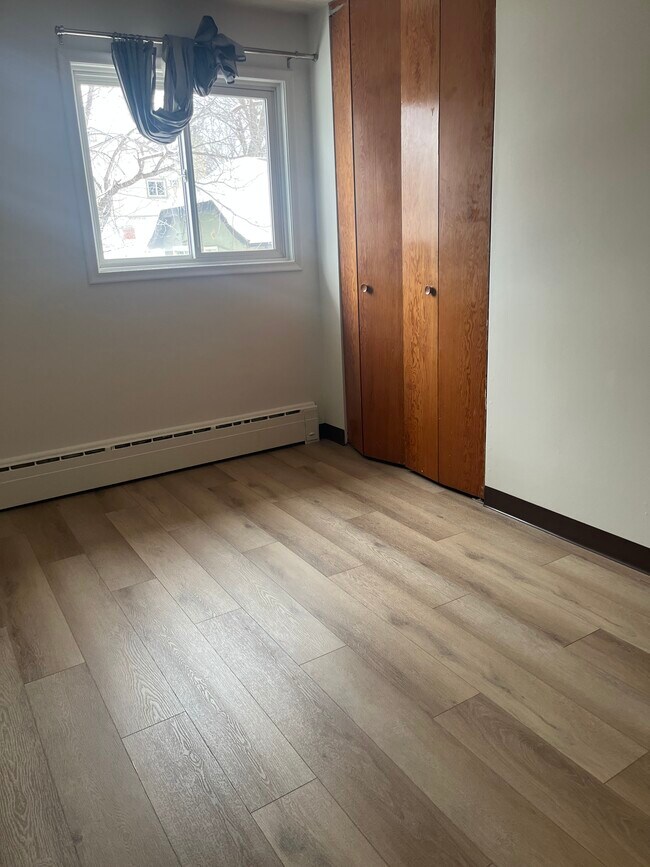 Photo du bâtiment - 409 4th Av N