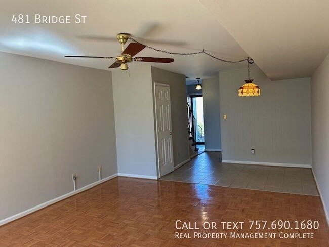 Foto del edificio - 2 BR, 1.5 BA, 1,028 SF townhouse located i...