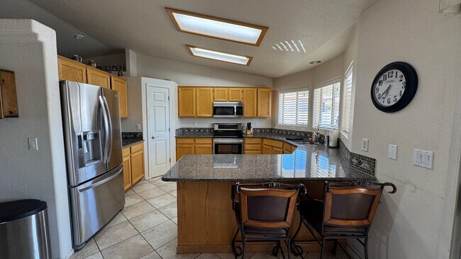 Foto del edificio - Price Reduction Furnished Pool Home Rental!!