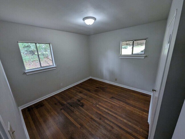 Building Photo - 3502 Cottonwood Drive