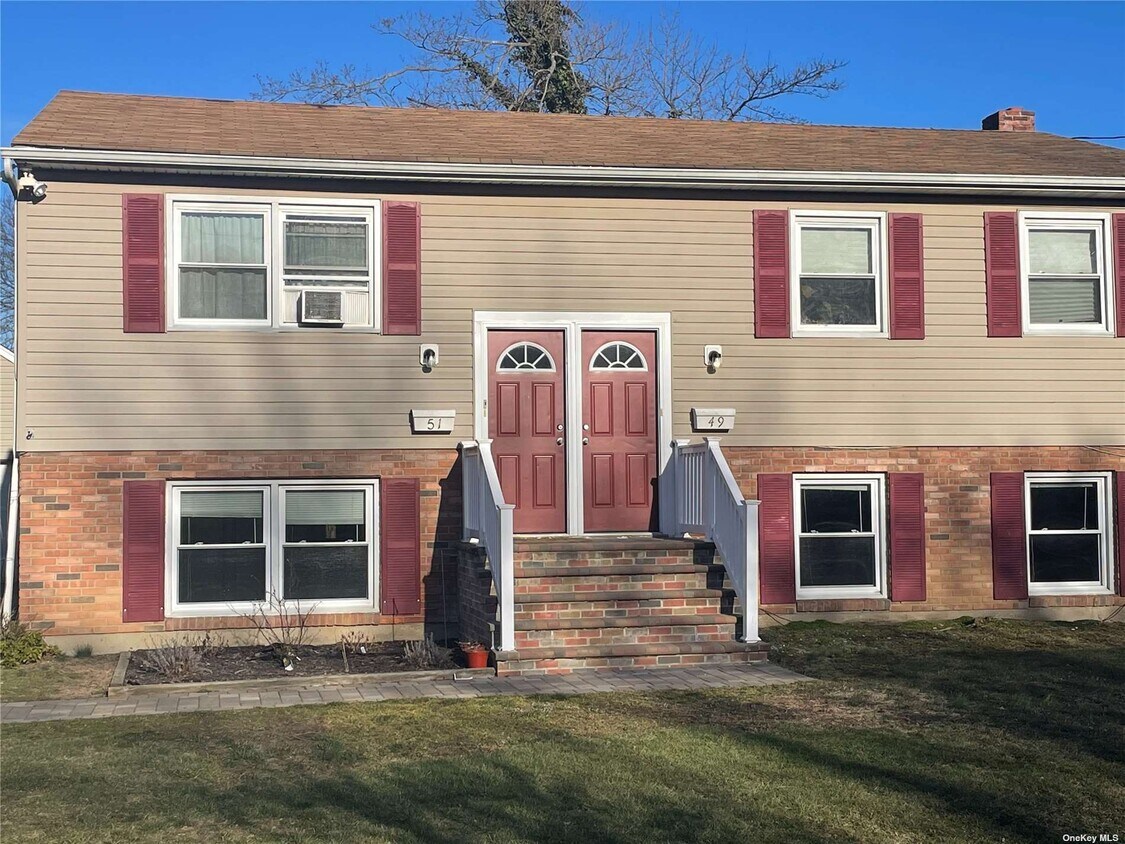 49 Garfield Ave, Sayville, NY 11782 House Rental in Sayville, NY