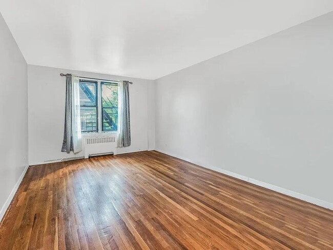 Building Photo - 525 W 235th St