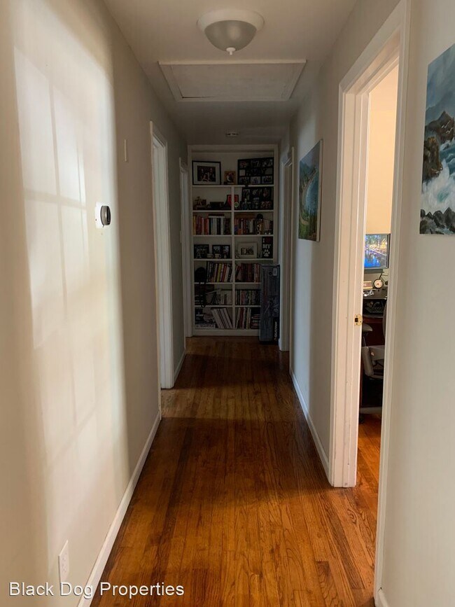 Building Photo - 3 br, 1 bath House - 1100 Vail Cir.