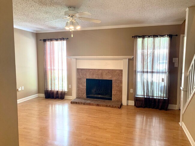 Building Photo - 2BR 2.5BA CONDO off Bluebonnet close to Pe...