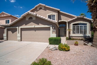 Building Photo - 2550 E Taro Ln