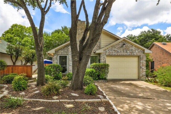 Building Photo - 2204 Margalene Way