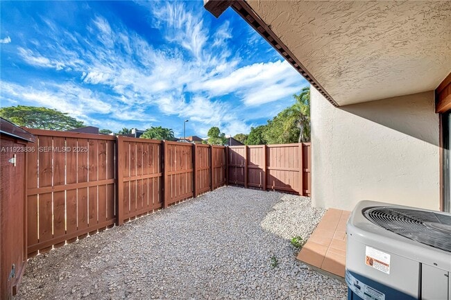 Foto del edificio - 6864 SW 114th Pl