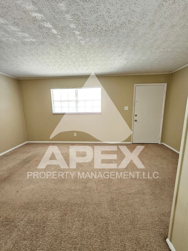 Foto del edificio - Spacious 1 Bd - 1Ba Apartment in North Kno...