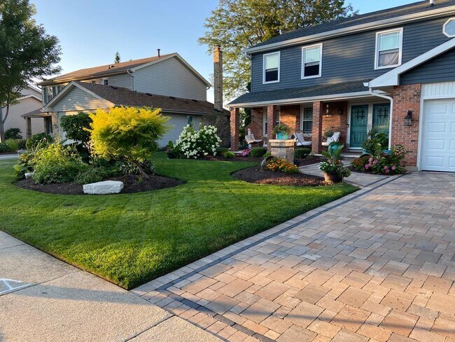 Foto del edificio - 709 Stratford Ln