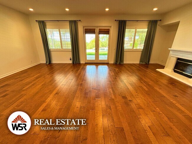 Foto del edificio - Beautifully upgraded LARGE home with a pool and basketball court in Mockingbird Canyon!