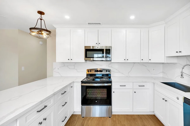 Kitchen - 299 Tangelo St