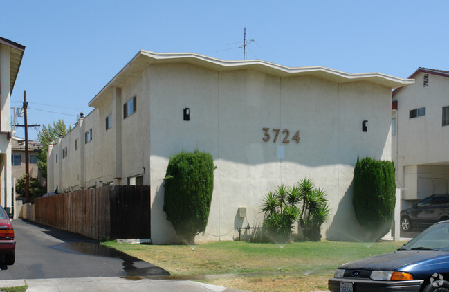 Building Exterior - 3724 Westwood Blvd