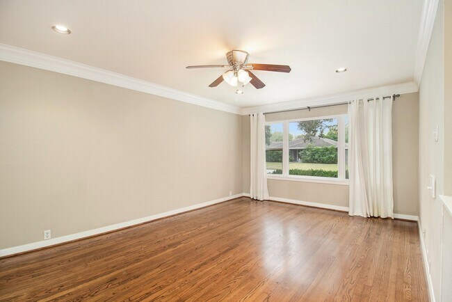 Foto del edificio - 8418 Lorrie Dr