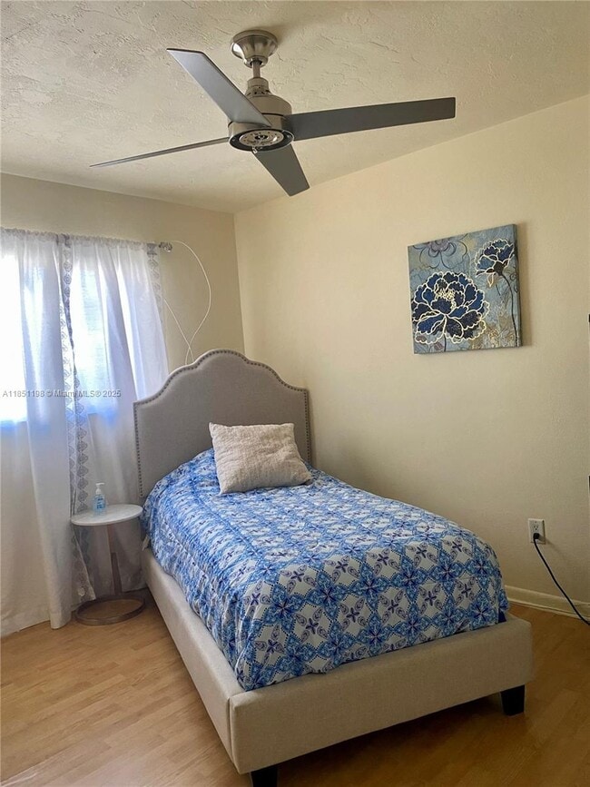 Foto del edificio - 6890 Liberty St