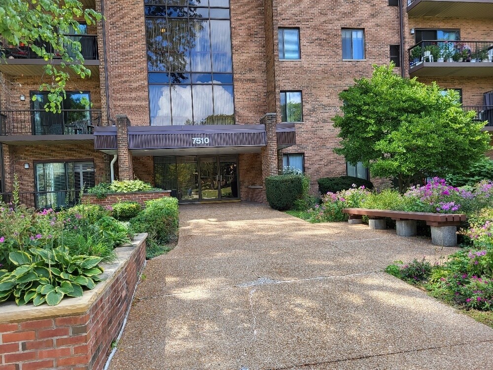 7510 Farmingdale Dr Unit 104, Darien, IL 60561 Condo for Rent in