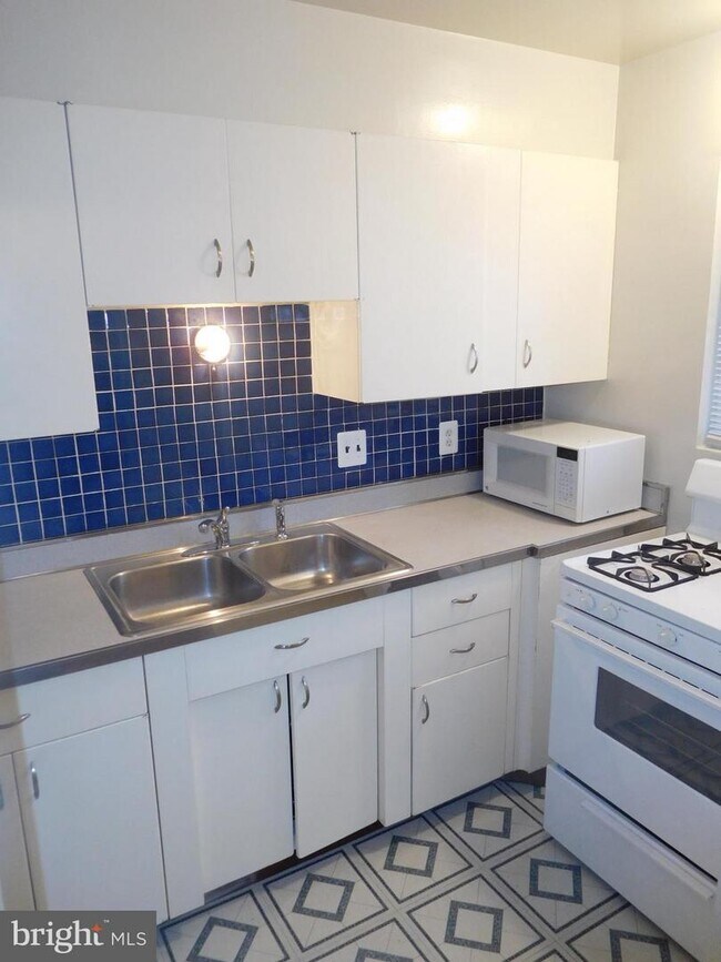 Building Photo - 714 20th St S