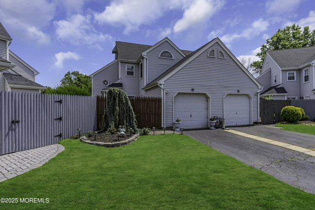 Building Photo - 9 Robinson Ct