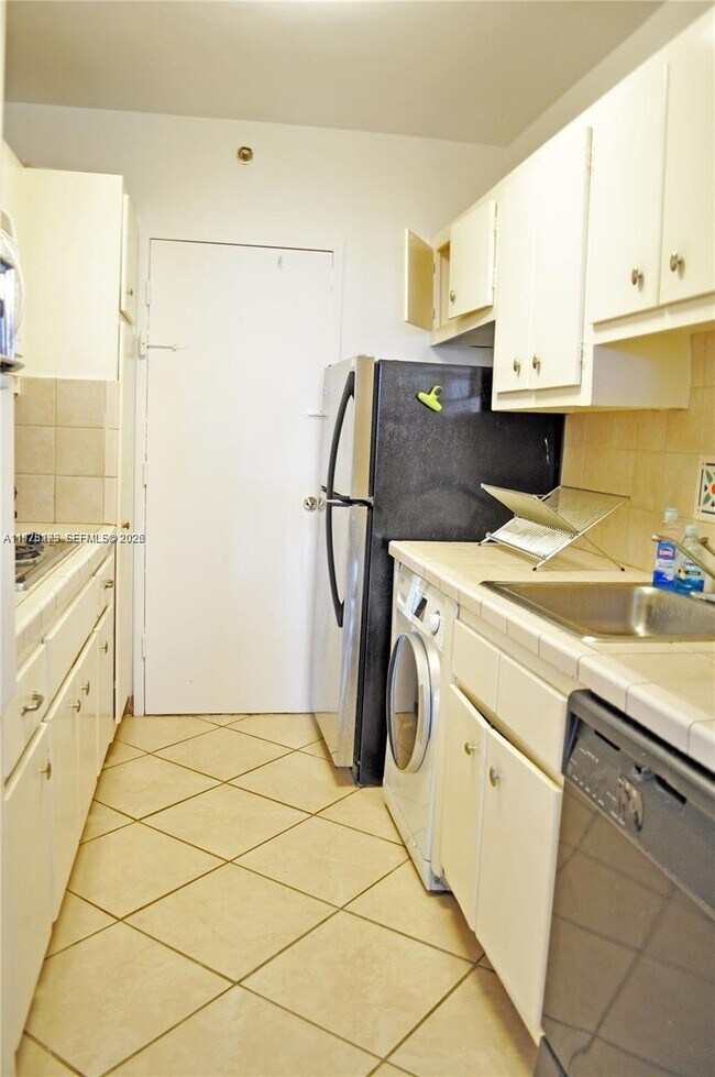 Foto del edificio - 100 Lincoln Rd