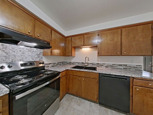 Foto del edificio - FALL SPECIAL ~ $735 OFF FIRST MONTH RENT