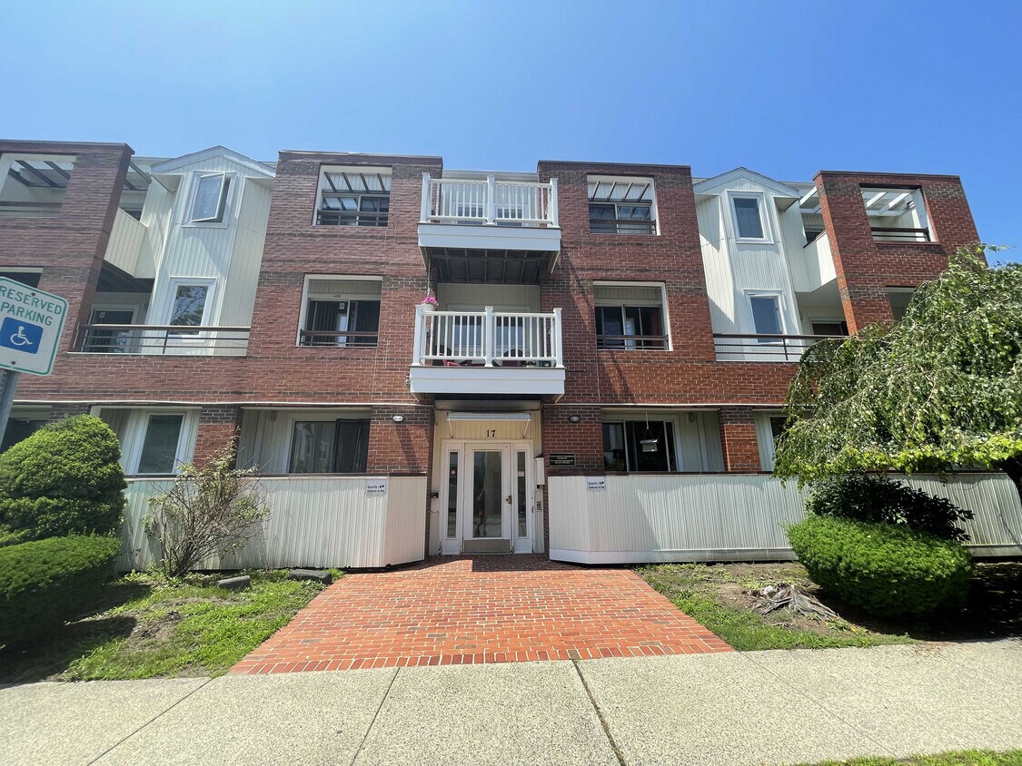Primary Photo - 17 Margin St