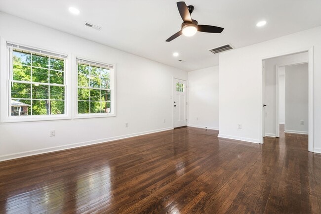 Building Photo - Charming, thoughtfully renovated 2 bed/1 bath in Northgate Park!