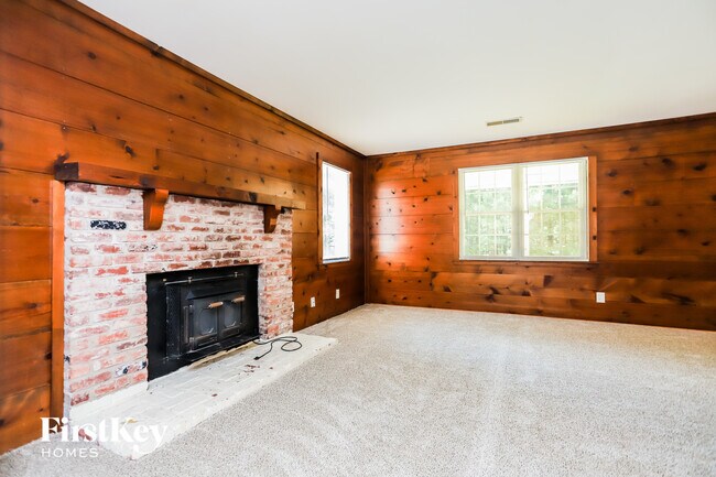 Foto del edificio - 6580 Short Rd