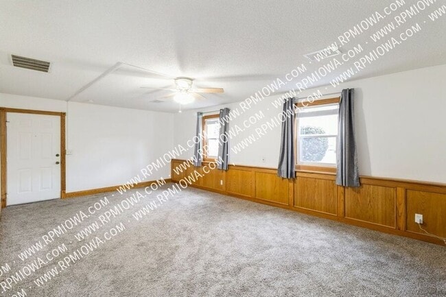 Foto del edificio - 317 SE Lowell Dr