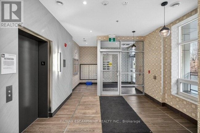 Photo du bâtiment - 479 Charlton Ave E