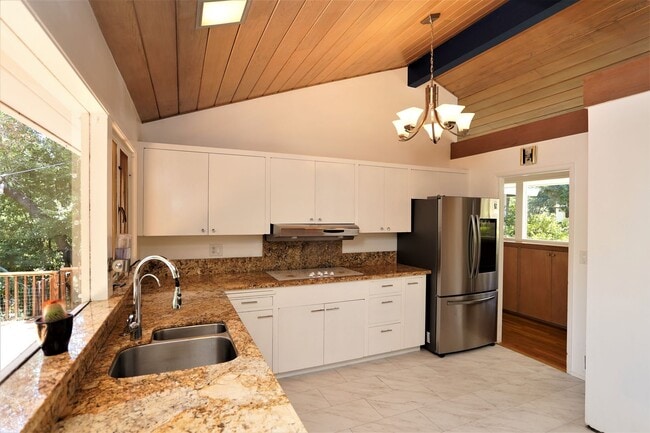 Building Photo - Beautifully Maintained Home in Great Sarat...