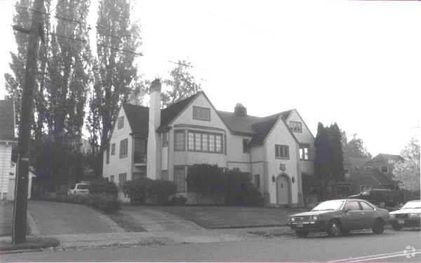 Building Photo - 2420 NE 15th Ave