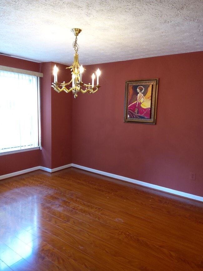 Building Photo - Two Bedroom/ Two Bath Condo at Falls Garde...