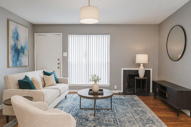 Foto del edificio - 13740 Montfort Dr